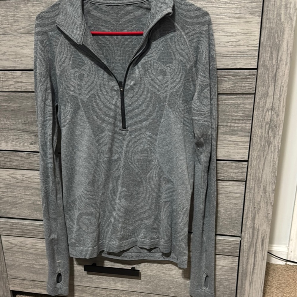 🍋Lululemon Gray Quarter-Zip Women’s Sweater size 12.